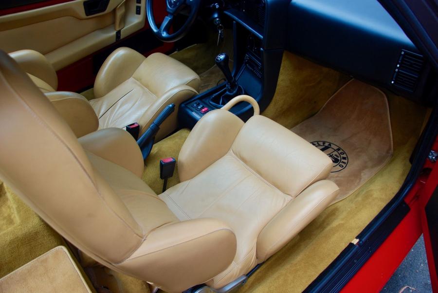 Интерьер Alfa Romeo S.Z. (526) 1992 года  (фото 64 из 65)